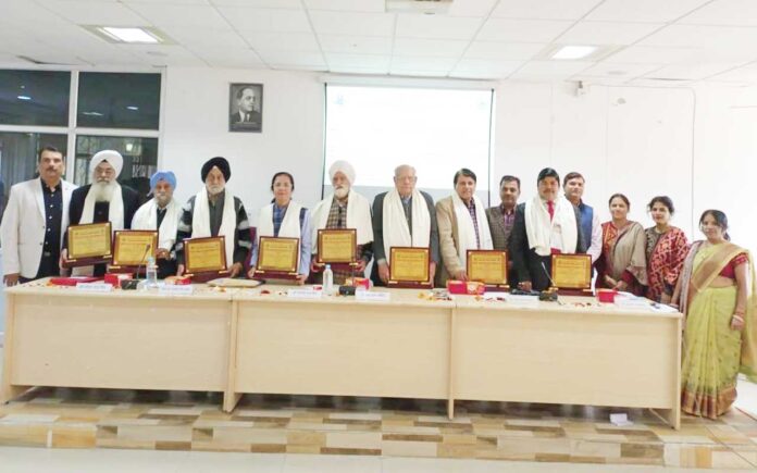 गुरमति साहित्य में उत्तर प्रदेश के संत कवियों का योगदान