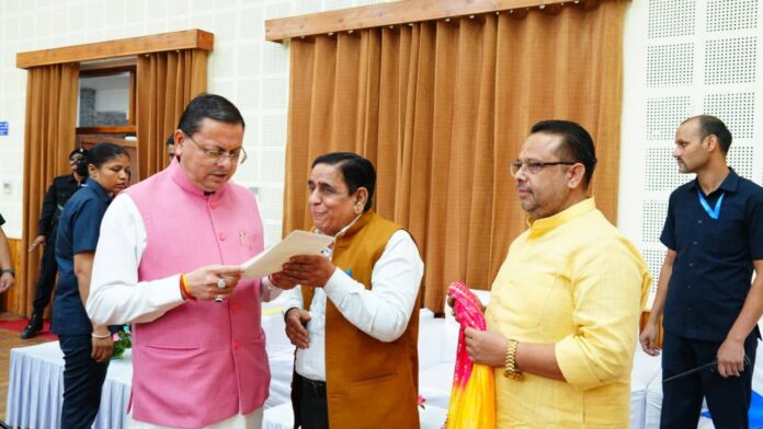 Uttrakhand News: सीएम धामी ने कैंप कार्यालय में सुनीं जन समस्याएं, शीघ्र समाधान सुनिश्चित करने के दिए निर्देश